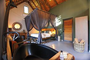 Tomo Safari Lodge