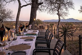Tomo Safari Lodge