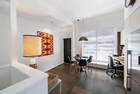 Lake View Greenstone Luxe Apartment