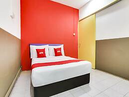 OYO 89615 T Family Hotel