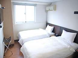 Cloud Haku Cozy Inn