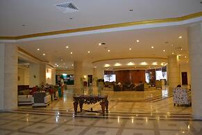 Roma Host Way Hotel & Aqua Park