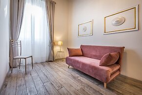 Arno Apartment B by Mmega