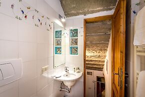 Pignone Apartment by Mmega