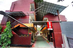 OYO 1720 A2b Residence