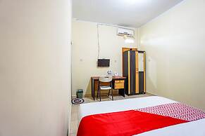 OYO 1720 A2b Residence