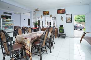 OYO 2003 Female Guest House