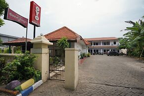 OYO 2003 Female Guest House