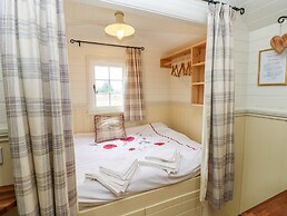 Shepherds Hut - The Crook