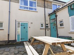4 Thornlea Mews