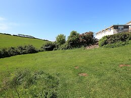 4 Thornlea Mews