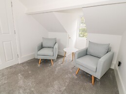 Lyngaran House
