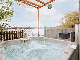 Teal Lodge