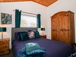 Teal Lodge