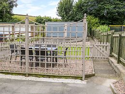 2 Ings Avenue