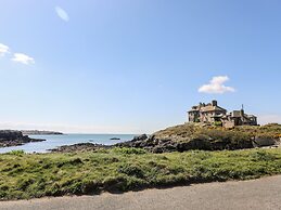 Isallt Cove