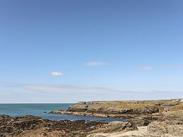 Isallt Cove