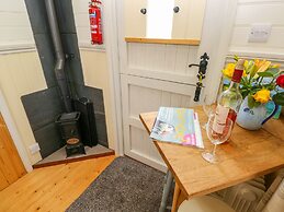Shepherds Hut - The Hurdle