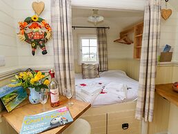 Shepherds Hut - The Hurdle