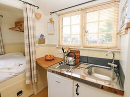 Shepherds Hut - The Hurdle