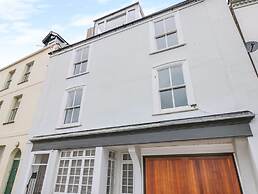 34b Clarence Street