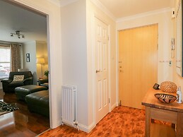7 Riverside Gardens
