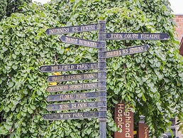 7 Riverside Gardens