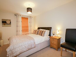 7 Riverside Gardens