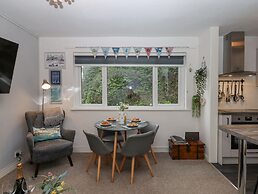 3 Dolphin Court