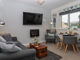 3 Dolphin Court