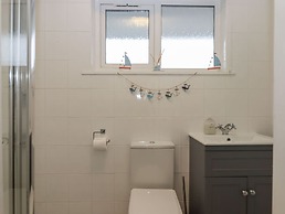 3 Dolphin Court