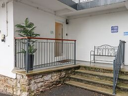 3 Dolphin Court