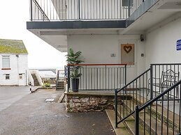 3 Dolphin Court