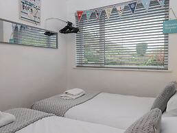 3 Dolphin Court