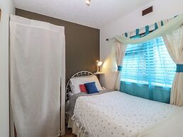 Castell Chalet