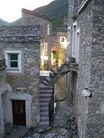 La Scala Within a Stunning 13th Century Setting