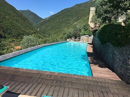 La Scala Within a Stunning 13th Century Setting