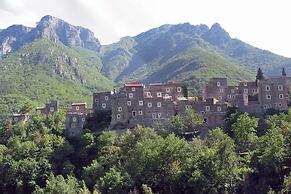 La Scala Within a Stunning 13th Century Setting