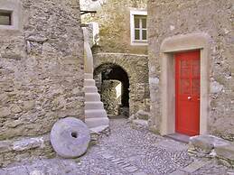 La Scala Within a Stunning 13th Century Setting
