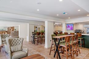 Olivia Palm Hotel
