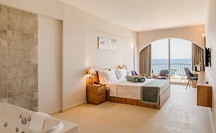 Olivia Palm Hotel