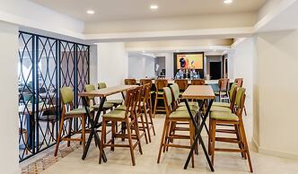 Olivia Palm Hotel