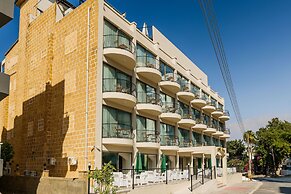 Olivia Palm Hotel