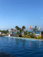 EM Royalle Hotel & Beach Resort