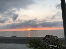 EM Royalle Hotel & Beach Resort