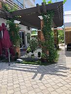 EM Royalle Hotel & Beach Resort