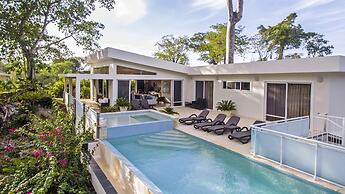 4 Master Suite Villa in Casa Linda