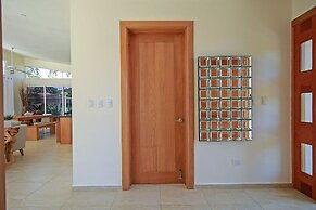 4 Master Suite Villa in Casa Linda