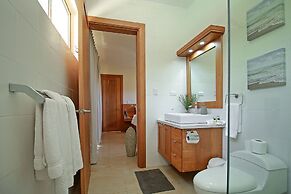 4 Master Suite Villa in Casa Linda