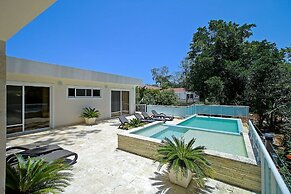 4 Master Suite Villa in Casa Linda